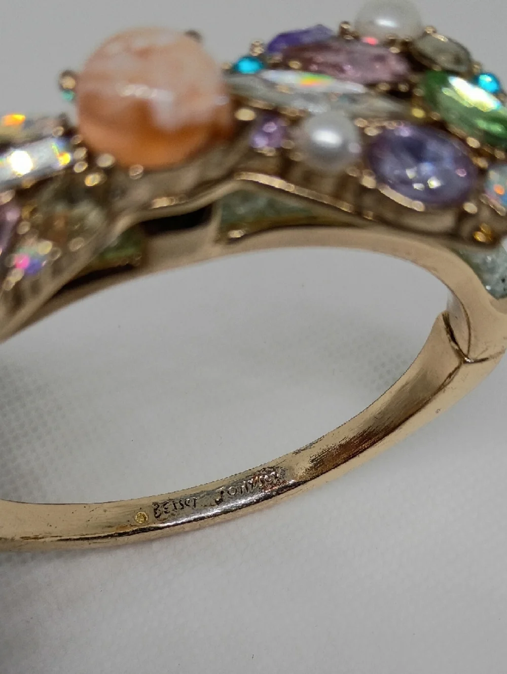 Betsey Johnson Elegant Multicolor Crystal Bow Bracelet - Picture 4 of 7